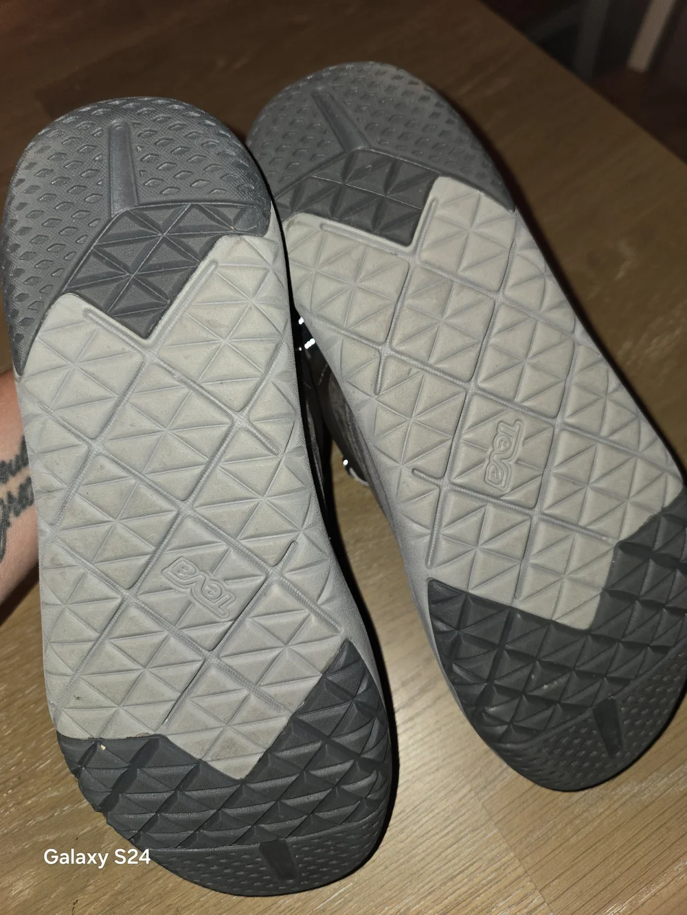 Teva Womens 8 Suede Outdoor Sandal-Sneaker Terra Float